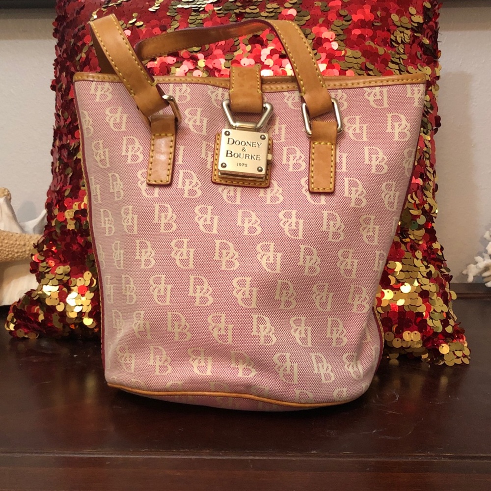 SOLD♥️Authentic Dooney&Bourke Pink Canvas Logo Tote♥️